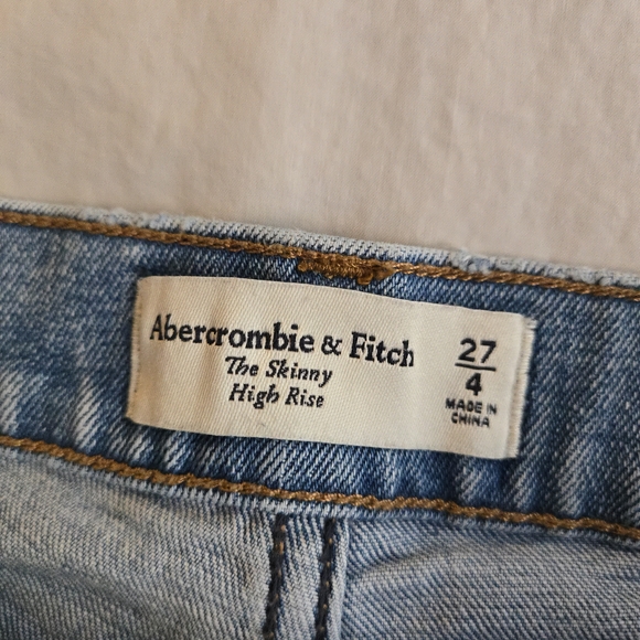 Abercrombie & Fitch The Skinny High Rise Ripped Knee Light Blue Jeans - Picture 2 of 11